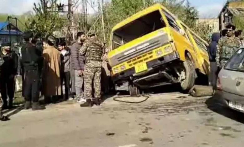 कुपवाड़ा में छात्रों से भरी बस का भयानक एक्सीडेंट एक