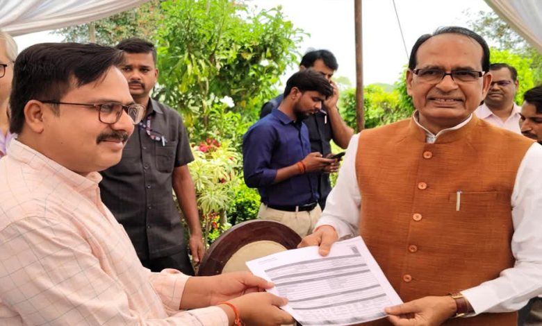 कृषि मंत्री चौहान का ऐलान, MP में 78 लाख और देश में 5.5 करोड़ किसानों का किसान आईडी खोलेगा भाग्य, जानें Farmer ID बनवाने का तरीका 1 कृषि मंत्री चौहान का ऐलान MP में 78 लाख और