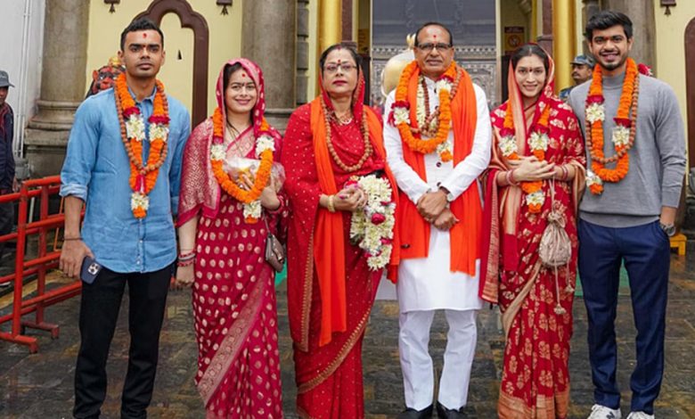 केंद्रीय मंत्री शिवराज सिंह चौहान ने पशुपतिनाथ मंदिर में दर्शन