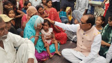 खातेगांव पहुंचे केंद्रीय मंत्री शिवराज सिंह गुजरात पटाखा फैक्ट्री हादसे