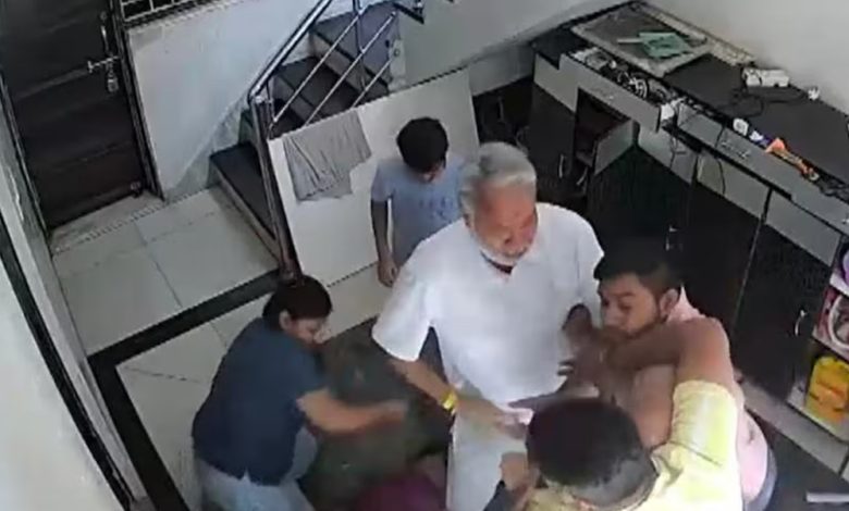 ग्वालियर में सास को बाल पकड़कर पटका बेरहमी से पीटा