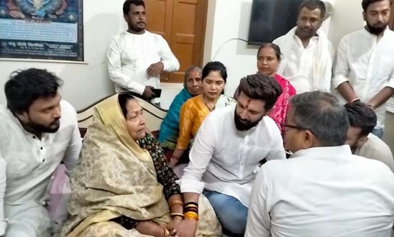 चाचा पशुपति पारस ही आगे बढ़कर हर विवाद को जन्म दे रहे हैं: चिराग पासवान 1 चाचा पशुपति पारस ही आगे बढ़कर हर विवाद को जन्म