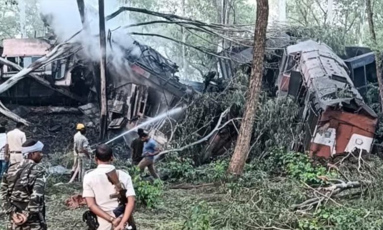 झारखंड के साहिबगंज में 2 मालगाड़ियों के बीच में टक्कर