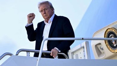 ट्रंप प्रशासन की यूएस में रहने वाले विदेशी नागरिकों को