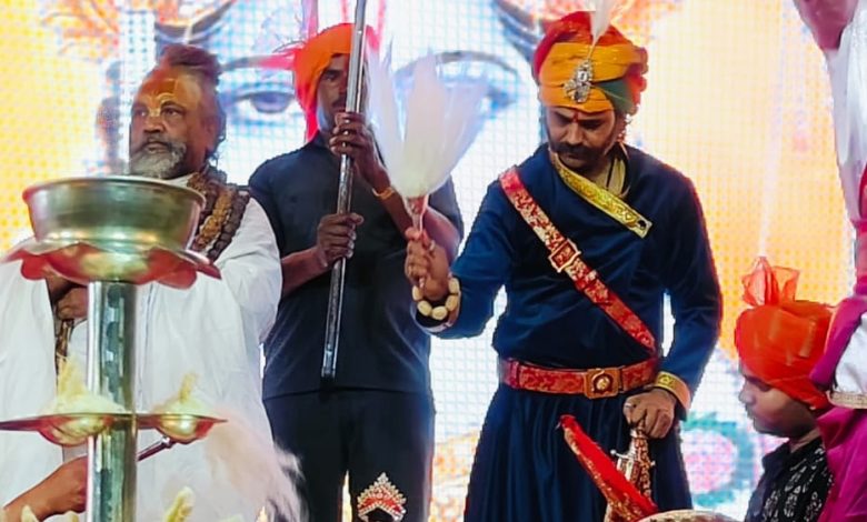 दतिया राजपरिवार के दामाद राहुल देव और उनकी पत्नी क्षत्रिय समाज से बाहर 1 दतिया राजपरिवार के दामाद राहुल देव और उनकी पत्नी क्षत्रिय