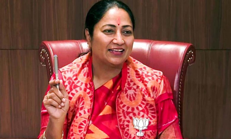 दिल्ली में 2500 वाली स्कीम पर मुख्यमंत्री ने कहा कि वह जल्दबादी में 'आप' सरकार की तरह गलती नहीं करना चाहती 1 दिल्ली में 2500 वाली स्कीम पर मुख्यमंत्री ने कहा कि