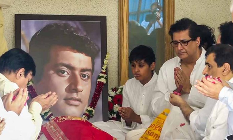 दिवंगत मनोज कुमार की प्रार्थना सभा में पहुंचे कई सितारे