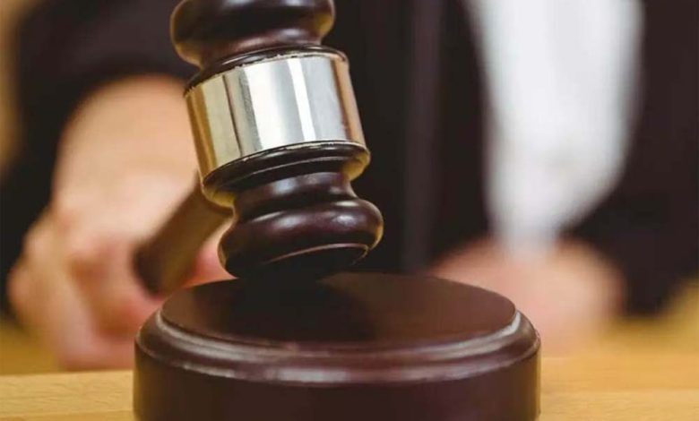 देहरादून के विकास नगर क्षेत्र में झुग्गी झोपड़ियों के खिलाफ बुलडोजर