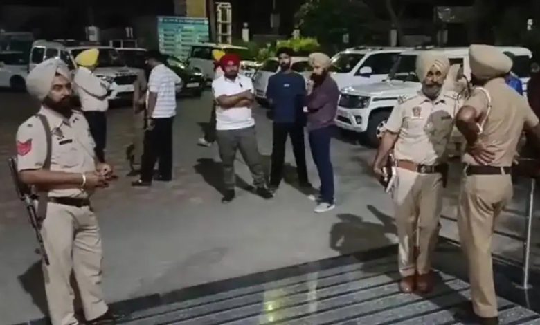 पंजाब के तारन में झगड़ा सुलझाने पहुंचे सब इंस्पेक्टर की गोली