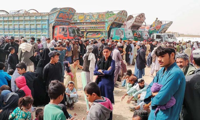 पाकिस्तान सरकार ने अफगान नागरिकों के खिलाफ एक बड़ी राष्ट्रव्यापी