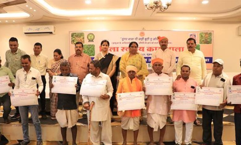 पारम्परिक चिकित्सा के संरक्षण की दिशा में झाबुआ में ऐतिहासिक पहल: मंत्री सुश्री भूरिया 1 पारम्परिक चिकित्सा के संरक्षण की दिशा में झाबुआ में ऐतिहासिक