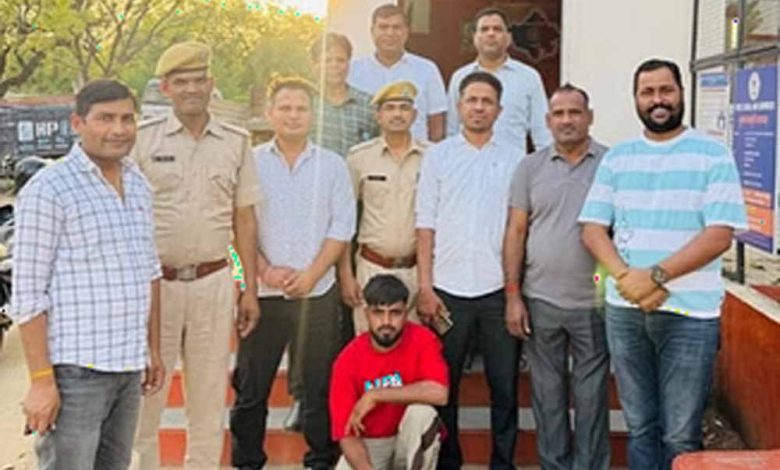 पुलिस और डीएसटी की संयुक्त कार्रवाई दो पिस्टल और कारतूस