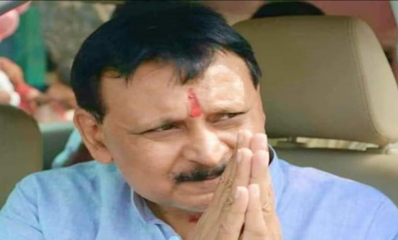 पूर्व विधायक विनय शंकर तिवारी पर कसा ईडी का शिकंजा, 11 ठिकानों पर छापा 1 पूर्व विधायक विनय शंकर तिवारी पर कसा ईडी का शिकंजा