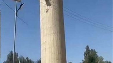 पेयजल समस्या झेल रहे ग्रामीणों का फूटा गुस्सा टंकी पर