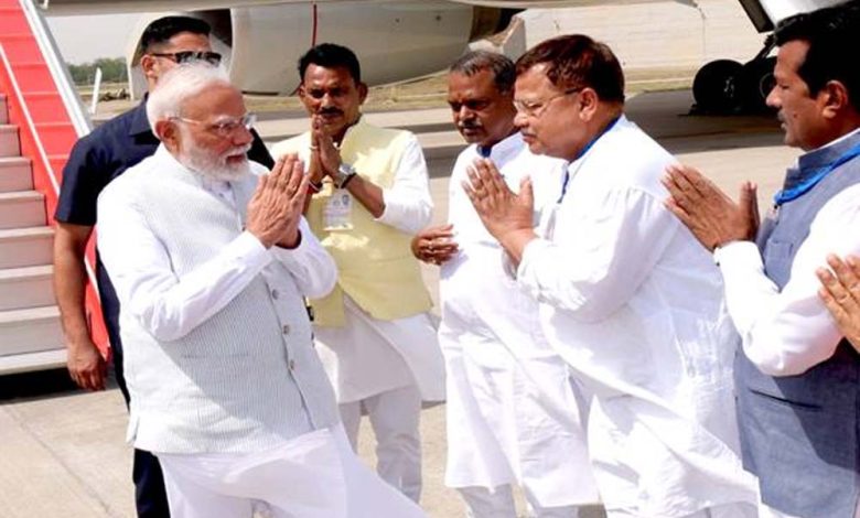 प्रधानमंत्री मोदी का ग्वालियर आगमन पर हुआ स्वागत 1 प्रधानमंत्री मोदी का ग्वालियर आगमन पर हुआ स्वागत
