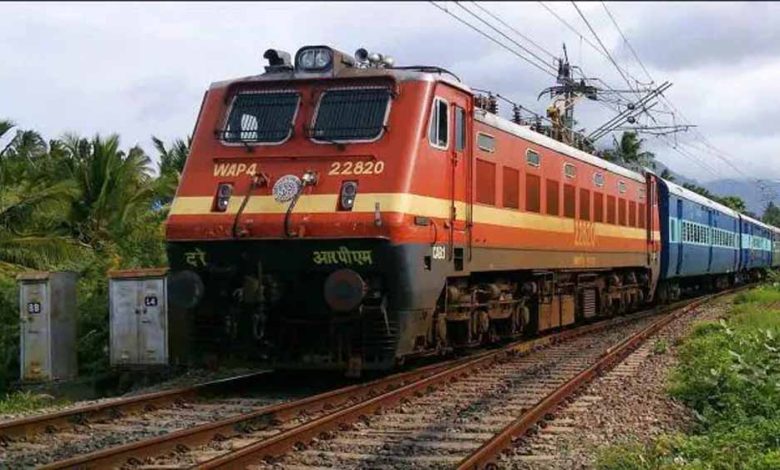 प्रयागराज में ट्रेन को पलटने की साजिश नाकाम, लोको पायलट की सतर्कता से हादसा टल 1 प्रयागराज में ट्रेन को पलटने की साजिश नाकाम लोको पायलट