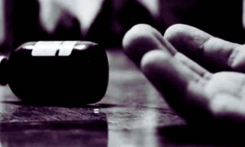 बिहार में बच्चों के सामने भयानक कांड, पापा के सीने पर बैठ गई मां, चाकू दिखा जबरन जहर पिलाया 1 बिहार में बच्चों के सामने भयानक कांड पापा के सीने
