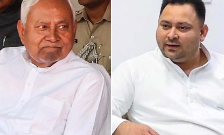 बिहार में राज्य में दो गठबंधन एनडीए और महागठबंधन के बीच मुख्य मुकाबला होने के आसार, राजनीतिक दलों में बेचैनी 1 बिहार में राज्य में दो गठबंधन एनडीए और महागठबंधन के