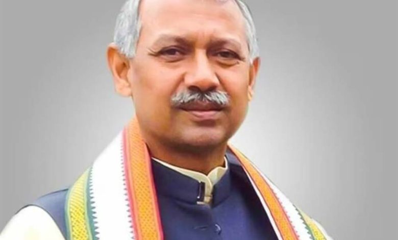 बिहार में सांसद जनार्दन सिग्रीवाल और उनके साथ मौजूद प्रशासनिक टीम पर कुछ लोगों ने किया पथराव, 20 पर केस दर्ज 1 बिहार में सांसद जनार्दन सिग्रीवाल और उनके साथ मौजूद प्रशासनिक