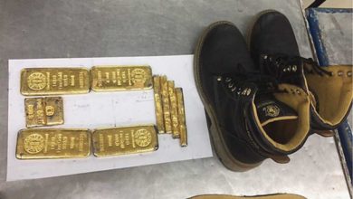 बैंकॉक से लेकर मुंबई पहुंचा शख्स जूतों से निकला 63