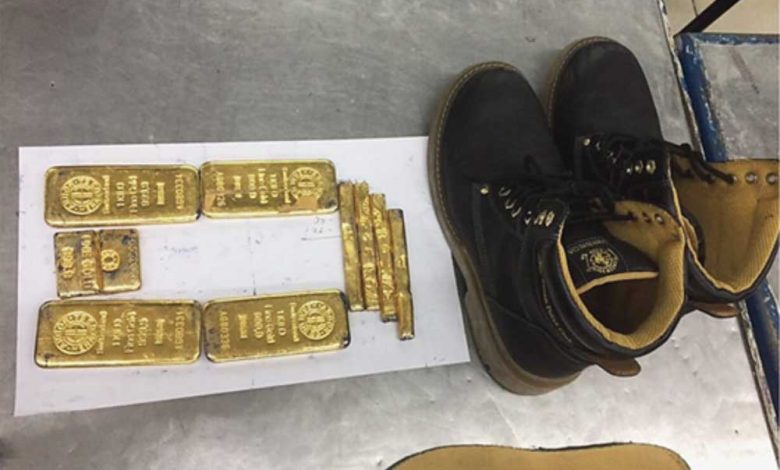 बैंकॉक से लेकर मुंबई पहुंचा शख्स जूतों से निकला 63