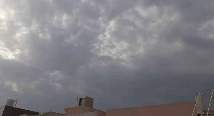 भीषण गर्मी के बीच उत्तर भारत में बेमौसम बारिश कहर