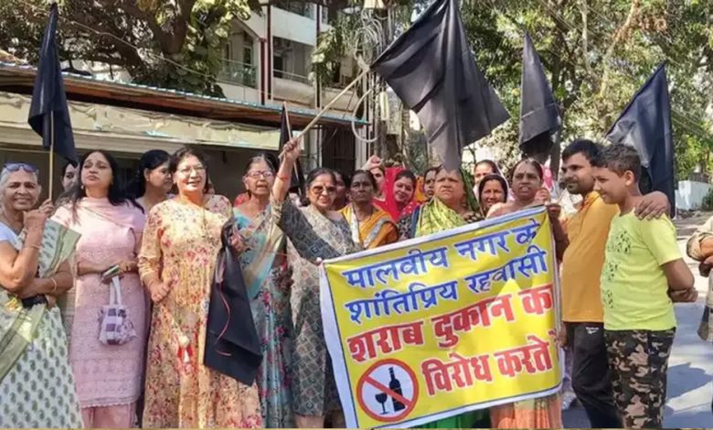 भोपाल में शराब की दुकान को लेकर हंगामा दुकान के