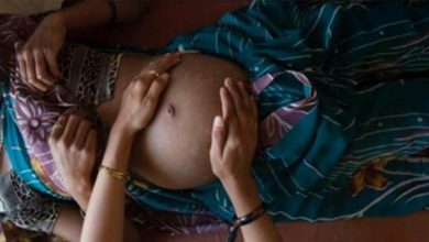 भोपाल में स्वास्थ्य कार्यकर्ता हाई रिस्क गर्भवती महिलाओं का रख