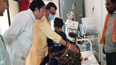 मंत्री चौहान ने बनासकांठा पहुंच कर घायल श्रमिकों का हाल