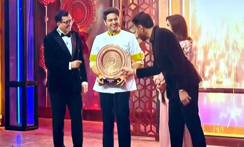 मास्टरशेफ के विनर बने गौरव खन्ना ट्रॉफी के साथ मिली