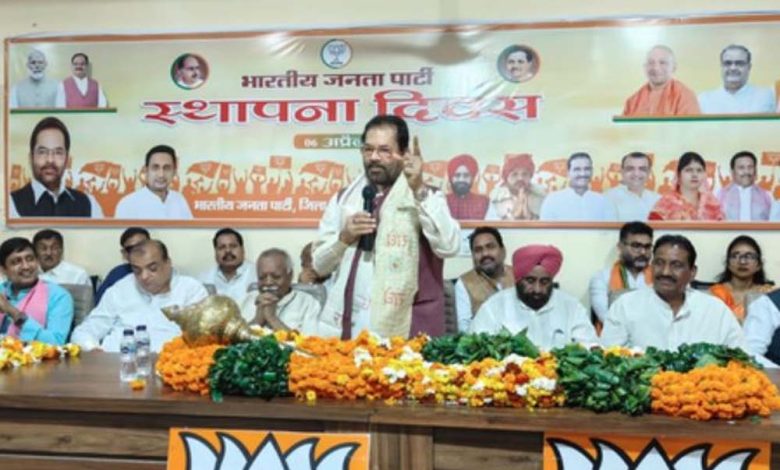 मुख्तार अब्बास नकवी ने कहा- 'साम्प्रदायिक टशन से संवैधानिक मिशन' का अपहरण नहीं किया जा सकता 1 मुख्तार अब्बास नकवी ने कहा साम्प्रदायिक टशन से संवैधानिक मिशन