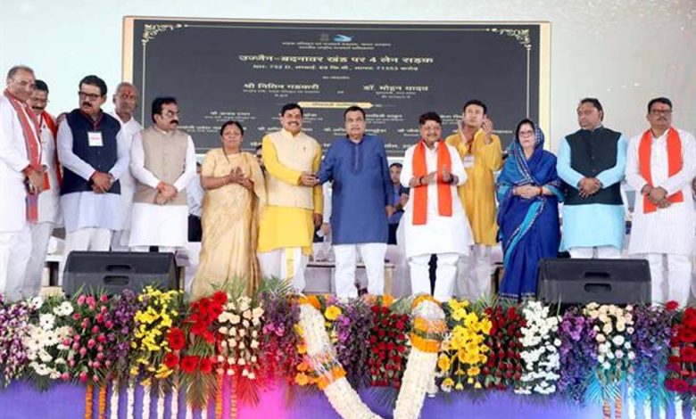 मुख्यमंत्री डॉ. यादव और केन्द्रीय मंत्री गडकरी ने 10 राष्ट्रीय राजमार्ग परियोजनाओं का किया लोकार्पण एवं भूमि-पूजन 1 मुख्यमंत्री डॉ यादव और केन्द्रीय मंत्री गडकरी ने 10 राष्ट्रीय