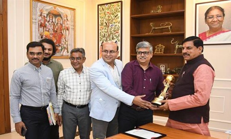 मुख्यमंत्री डॉ. यादव को प्रदान किया गया बेस्ट स्टेट फॉर प्रमोशन ऑफ स्पोर्ट्स अवार्ड 1 मुख्यमंत्री डॉ यादव को प्रदान किया गया बेस्ट स्टेट फॉर