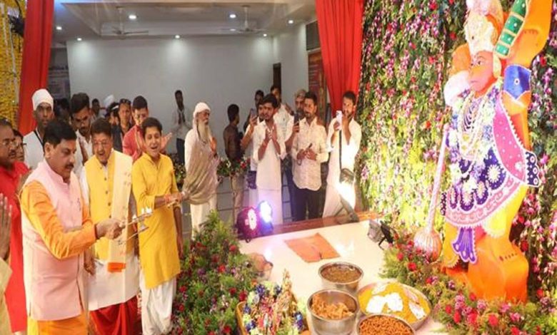 मुख्यमंत्री डॉ यादव ने इंदौर के पितृ पर्वत पर हनुमान
