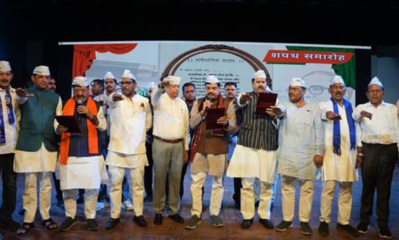 मुख्यमंत्री डॉ. यादव ने प्रोफेसर्स और छात्रों को भारतीय संविधान में आस्था रखने की शपथ दिलायी 1 मुख्यमंत्री डॉ यादव ने प्रोफेसर्स और छात्रों को भारतीय संविधान