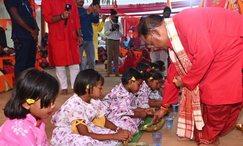 मुख्यमंत्री विष्णु देव साय ने की मां दुर्गा की पूजा