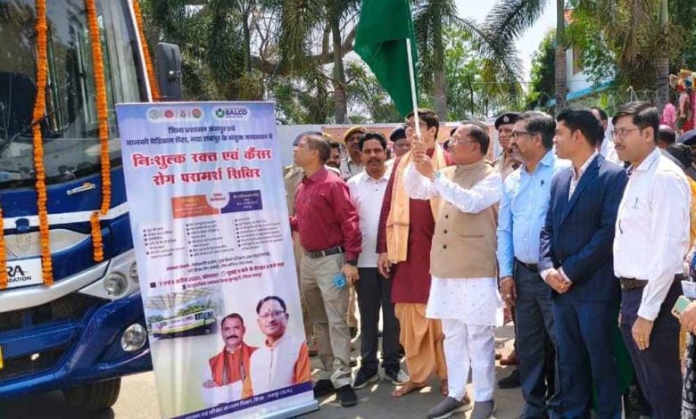 मुख्यमंत्री विष्णुदेव साय ने कैंसर डिटेक्शन वैन को हरी झंडी दिखाकर किया रवाना 1 मुख्यमंत्री विष्णुदेव साय ने कैंसर डिटेक्शन वैन को हरी झंडी