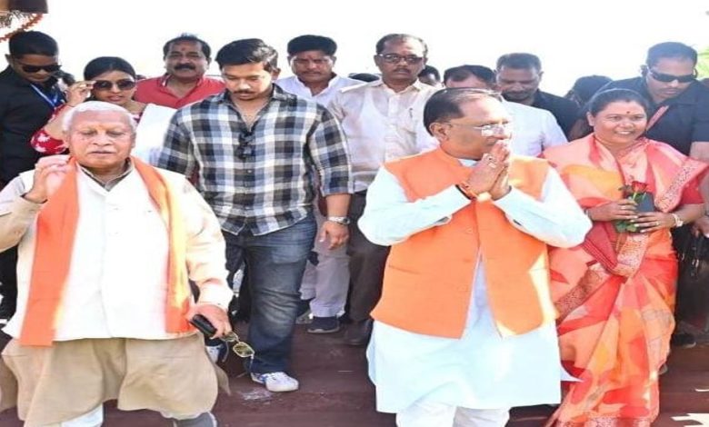 मुख्यमंत्री विष्णुदेव साय ने बगिया में पर्यावरण वाटिका का किया