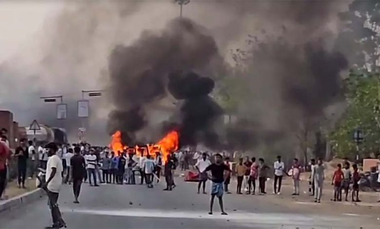 मुस्लिम बहुल मुर्शिदाबाद जिले में वक्फ संशोधन कानून के विरोध