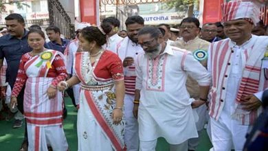 रांची में सरहुल की धूम सीएम सोरेन आदिवासी छात्रावास में