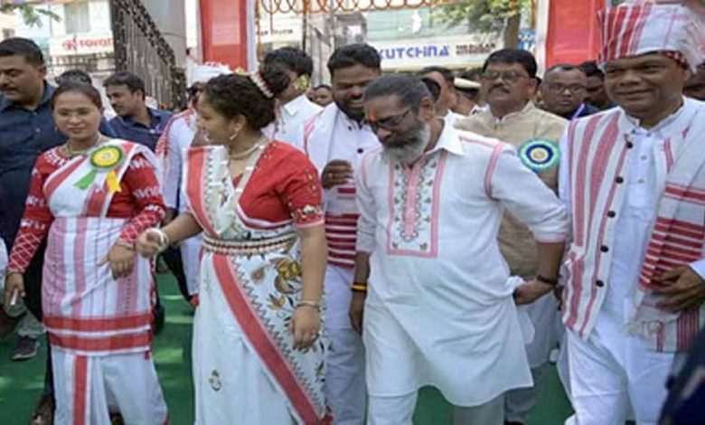 रांची में सरहुल की धूम, सीएम सोरेन आदिवासी छात्रावास में आयोजित कार्यक्रम में हुए शामिल, दो दिन छुट्टी का एलान 1 रांची में सरहुल की धूम सीएम सोरेन आदिवासी छात्रावास में