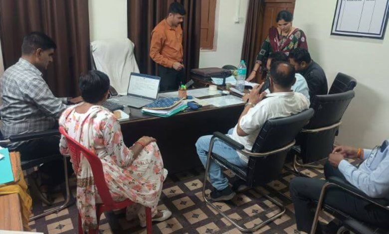 राजगढ़ में लोकायुक्त टीम ने मत्स्य महासंघ के कर्मचारी को एक लाख रुपये की रिश्वत लेते हुए रंगे हाथों पकड़ा 1 राजगढ़ में लोकायुक्त टीम ने मत्स्य महासंघ के कर्मचारी को