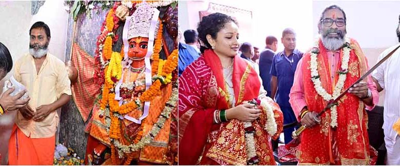 रामनवमी पर मुख्यमंत्री हेमंत सोरेन ने पत्नी के साथ तपोवन मंदिर में की पूजा 1 रामनवमी पर मुख्यमंत्री हेमंत सोरेन ने पत्नी के साथ तपोवन
