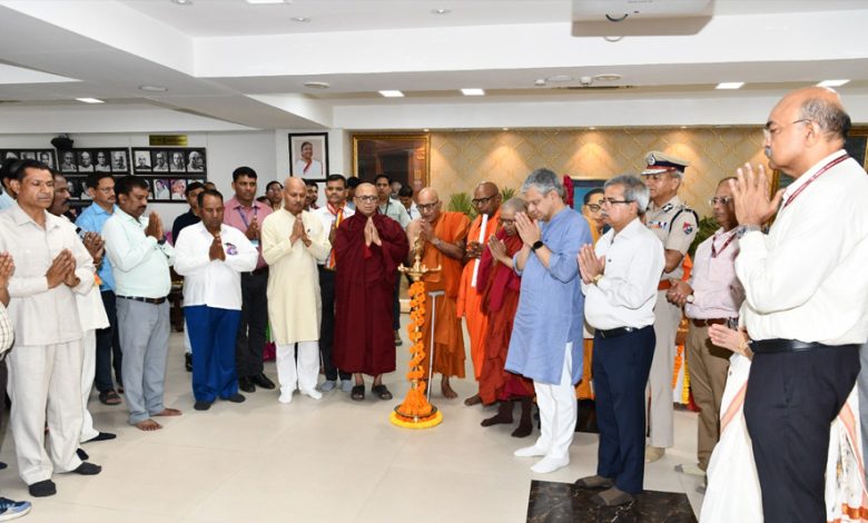 रेल मंत्री अश्विनी वैष्णव ने भारत रत्न बाबासाहेब डॉ. भीमराव अंबेडकर को जयंती पर दी श्रद्धांजलि 1 रेल मंत्री अश्विनी वैष्णव ने भारत रत्न बाबासाहेब डॉ भीमराव