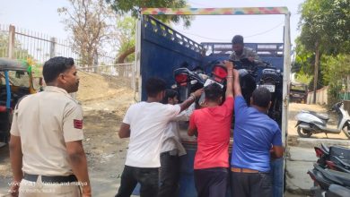 रेल्वे स्टेशन अनूपपुर के बाहर लावारिस खड़ी मोटर सायकलो को