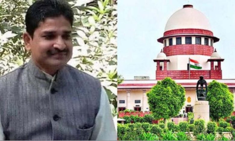 वक्फ (संशोधन) विधेयक संसद के दोनों सदनों में पारित, कांग्रेस सांसद ने दी चुनौती, सुप्रीम कोर्ट में पहली याचिका 1 वक्फ संशोधन विधेयक संसद के दोनों सदनों में पारित कांग्रेस
