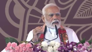 वाराणसी पहुंचे पीएम मोदी 3880 करोड़ की विकास परियोजनाओं की
