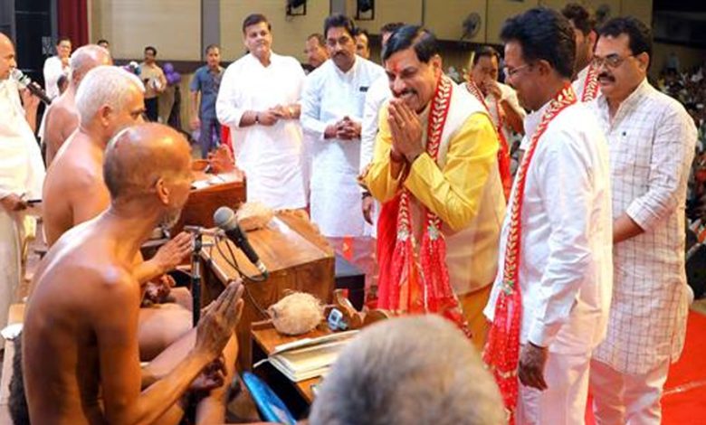 संत, महात्मा ज्ञान और सन्मार्ग के हैं प्रेरणा पुंज : मुख्यमंत्री डॉ. यादव 1 संत महात्मा ज्ञान और सन्मार्ग के हैं प्रेरणा पुंज