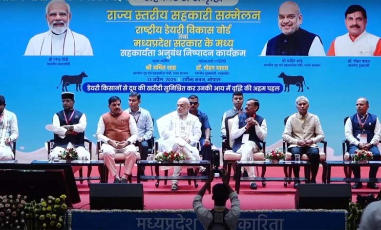 सहकारिता सम्मेलन में दूध उत्पादन बढ़ाने के लिए मध्य प्रदेश सरकार और राष्ट्रीय डेयरी विकास बोर्ड के बीच हुआ अनुबंध 1 सहकारिता सम्मेलन में दूध उत्पादन बढ़ाने के लिए मध्य प्रदेश