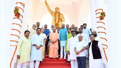 सीएम योगी ने अपनी कैबिनेट के साथ डॉ आंबेडकर को